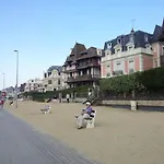 Un Chez Soi Bord De アパート