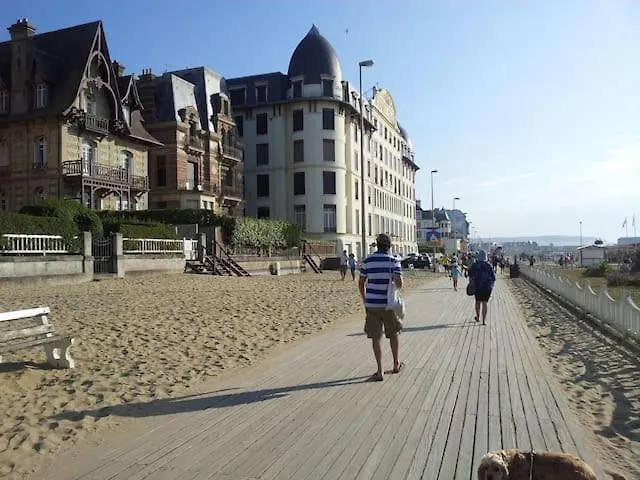 Un Chez Soi Bord De * Trouville-sur-Mer